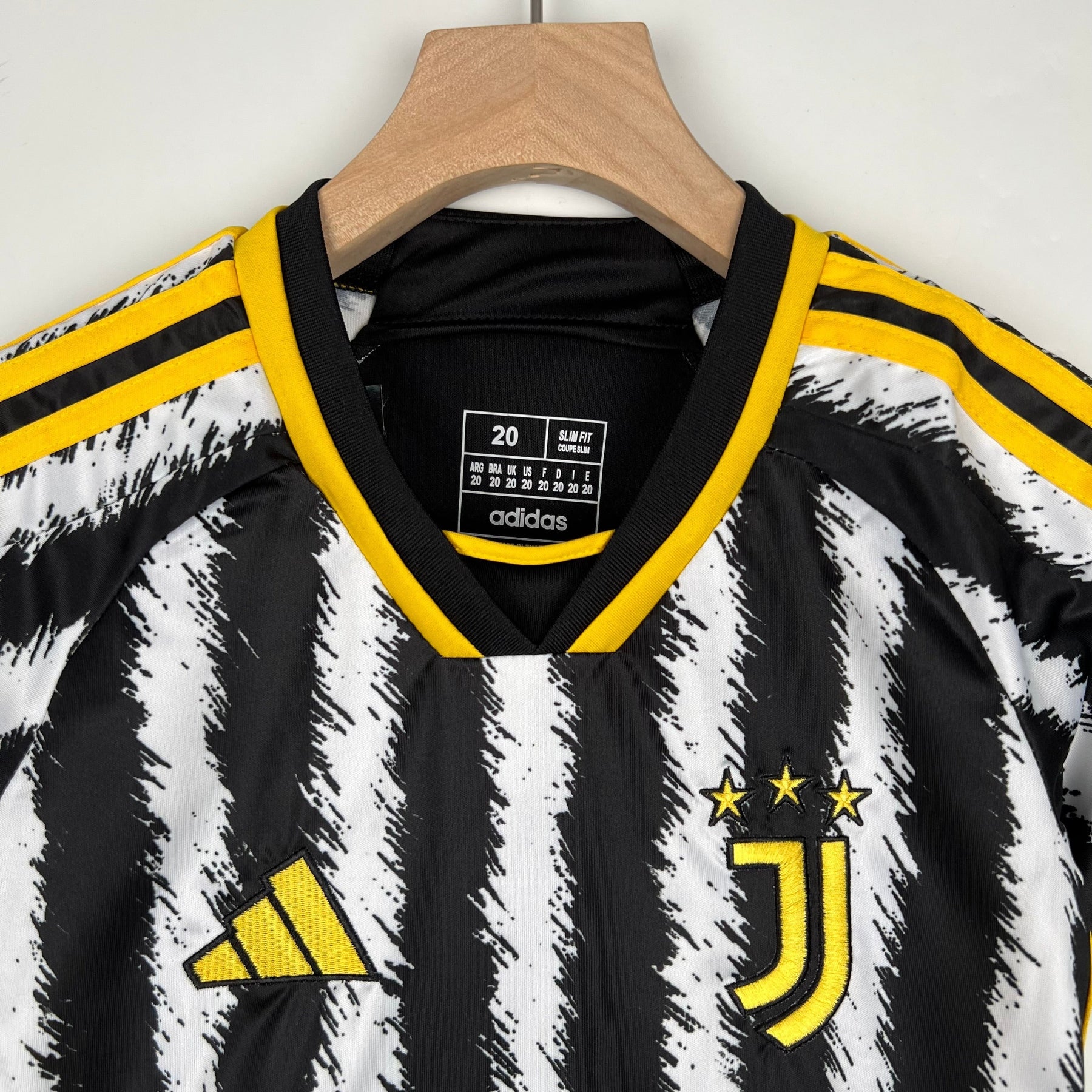 JUVENTUS I 23/24 KIDS KIT