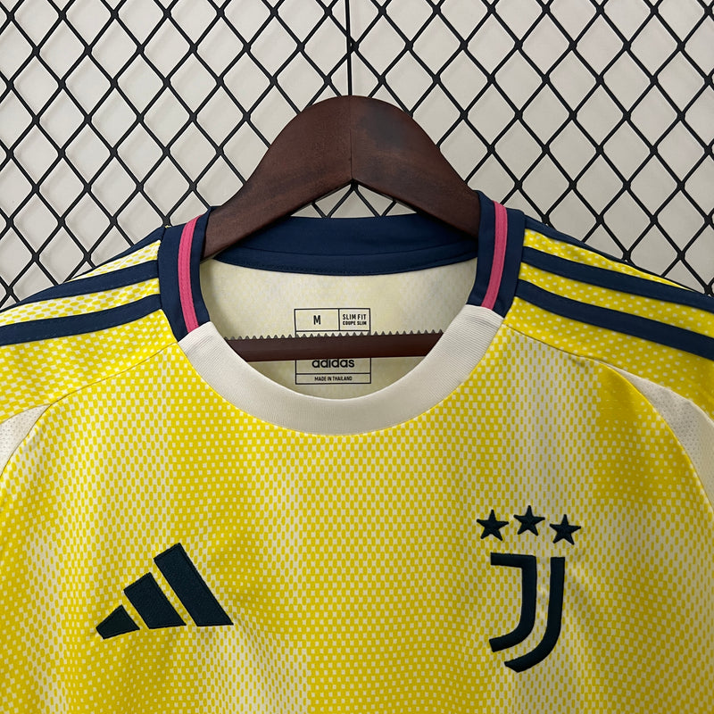 24/25 Juventus Away