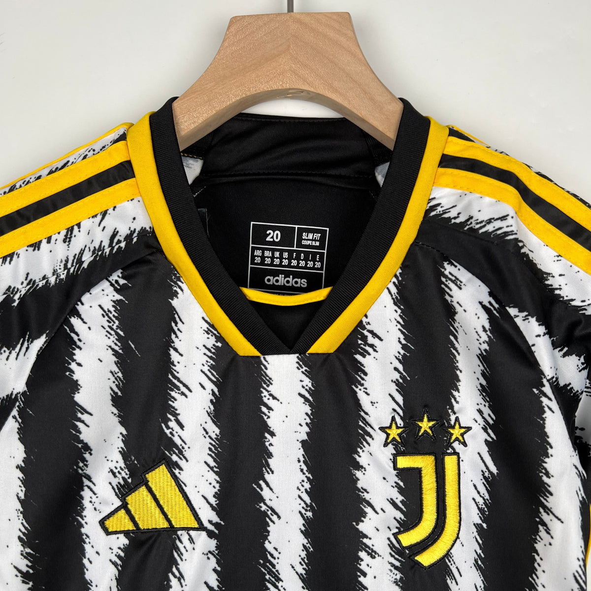 JUVENTUS I 23/24 KIDS KIT