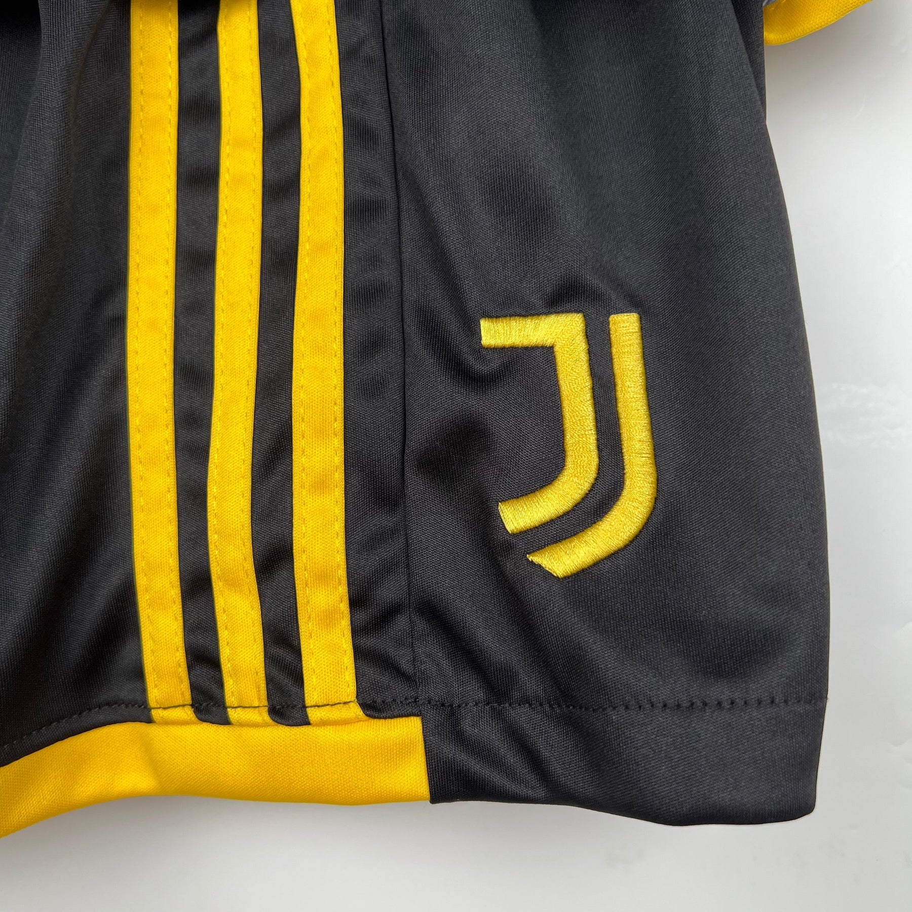 JUVENTUS I 23/24 KIDS KIT