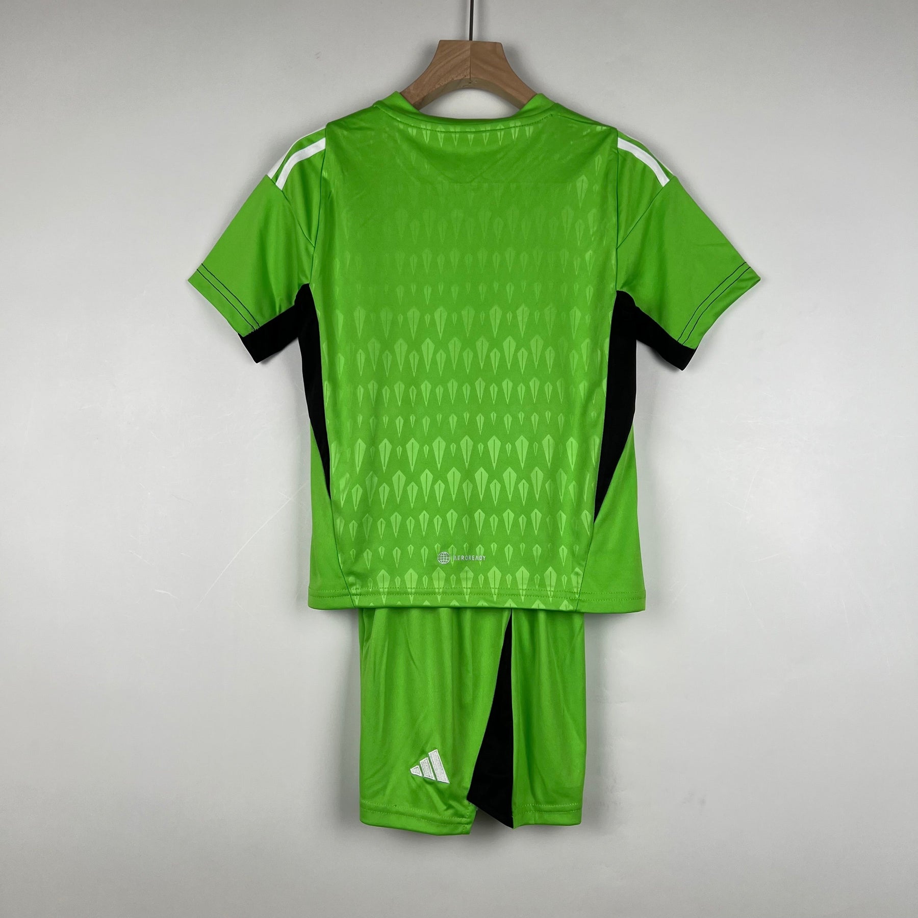 REAL MADRID GOALKEEPER/GOALKEEPER I 23/24 KIDS KIT