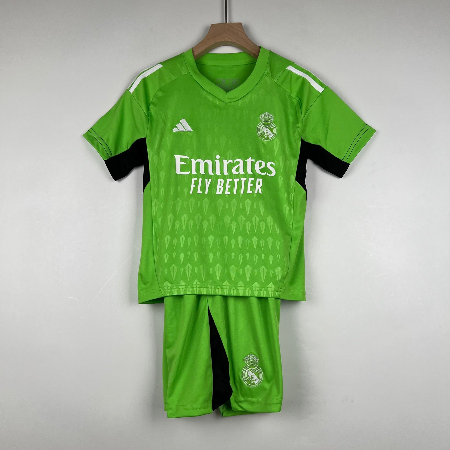 REAL MADRID GOALKEEPER/GOALKEEPER I 23/24 KIDS KIT